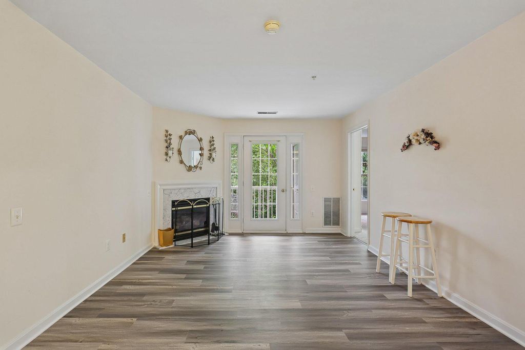 Image 11 of property listing at 18715 SPARKLING WATER DR #9-202, Germantown, MD 20874