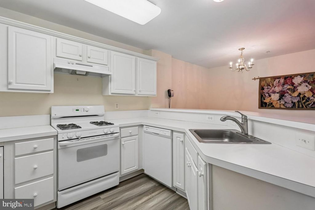Image 13 of property listing at 18715 SPARKLING WATER DR #9-202, Germantown, MD 20874