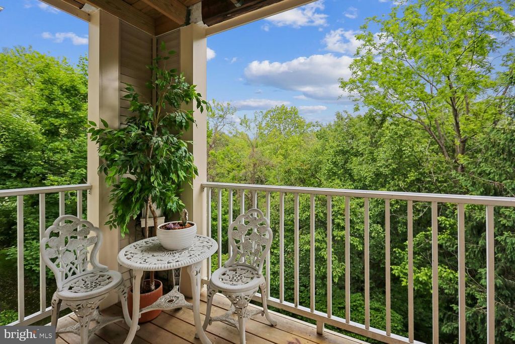 Image 14 of property listing at 18715 SPARKLING WATER DR #9-202, Germantown, MD 20874
