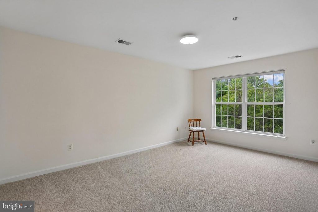 Image 15 of property listing at 18715 SPARKLING WATER DR #9-202, Germantown, MD 20874