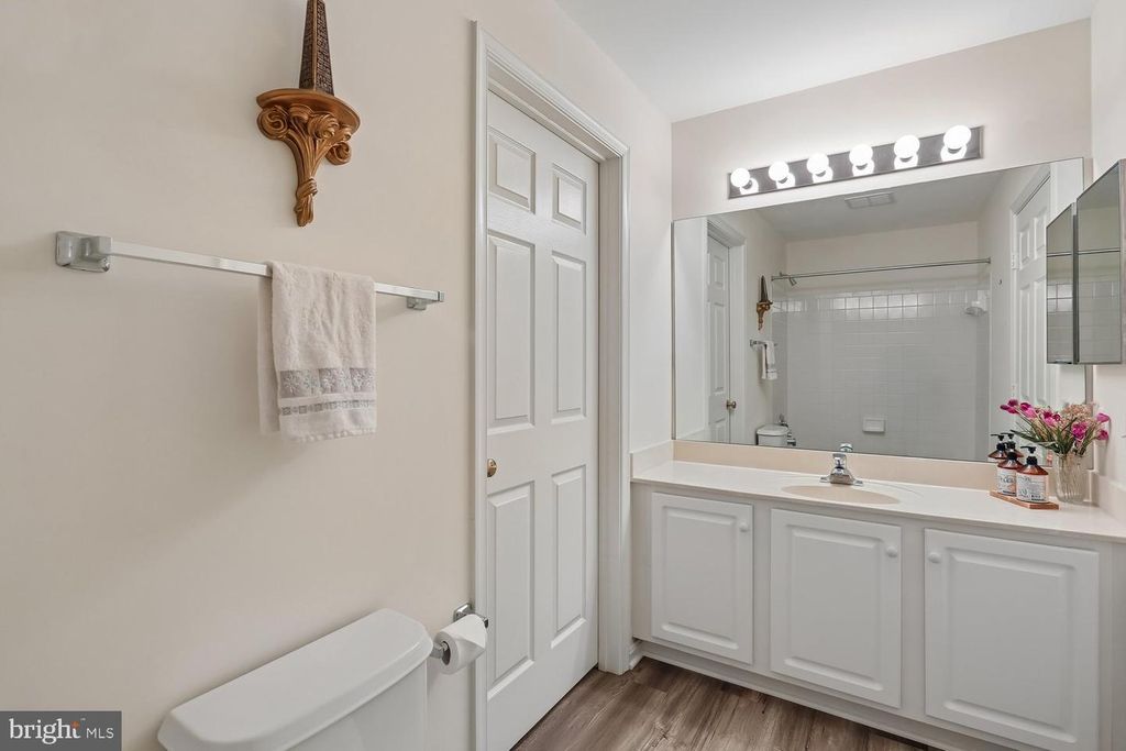 Image 16 of property listing at 18715 SPARKLING WATER DR #9-202, Germantown, MD 20874