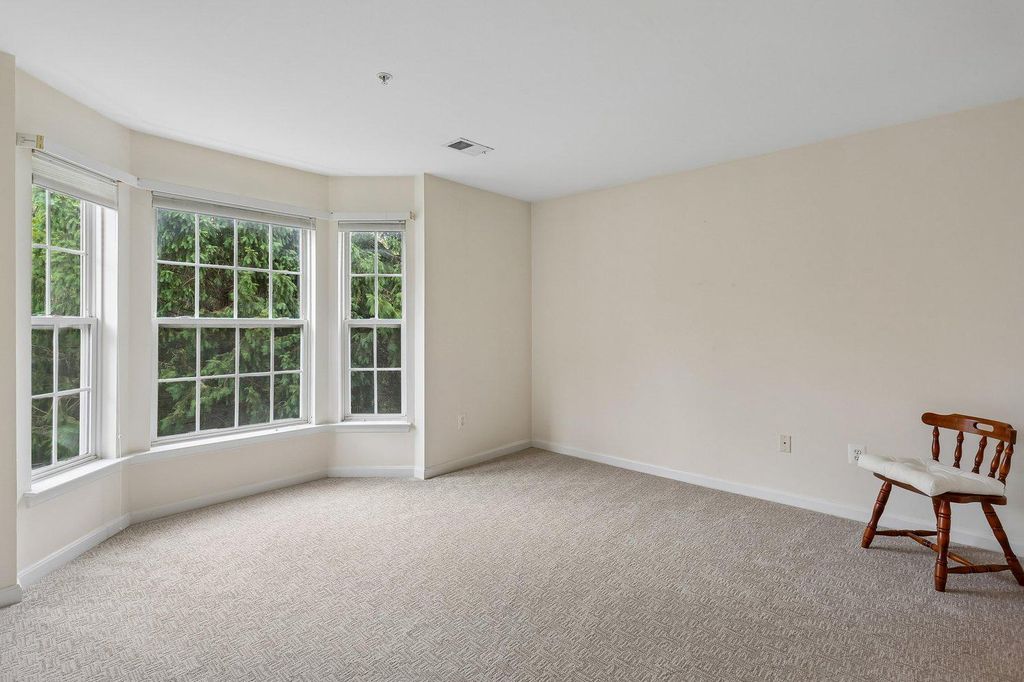 Image 17 of property listing at 18715 SPARKLING WATER DR #9-202, Germantown, MD 20874