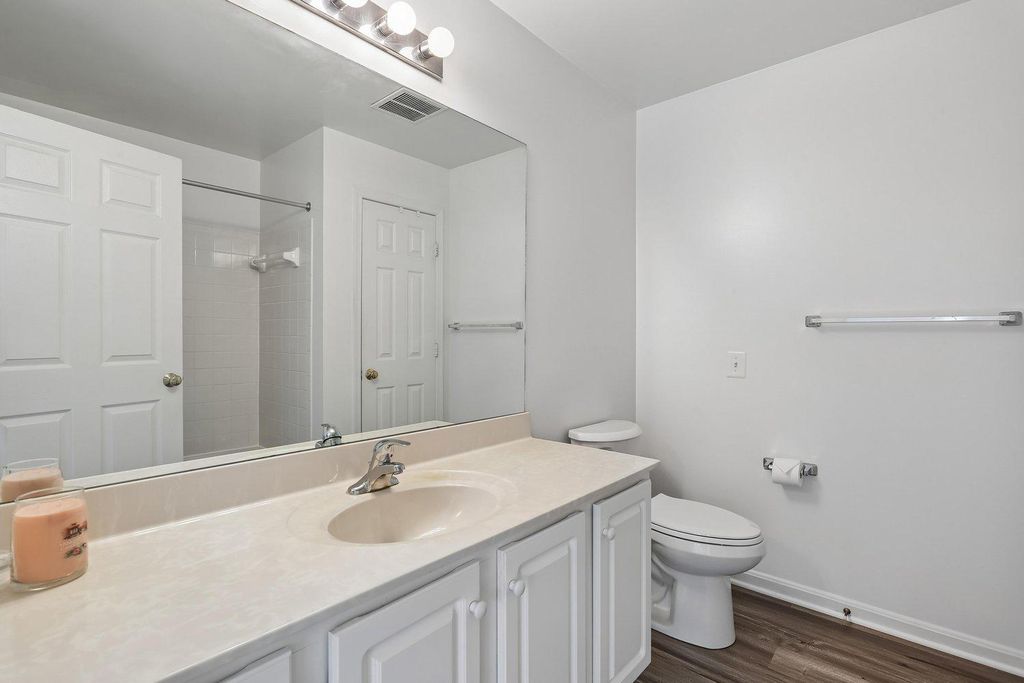Image 18 of property listing at 18715 SPARKLING WATER DR #9-202, Germantown, MD 20874