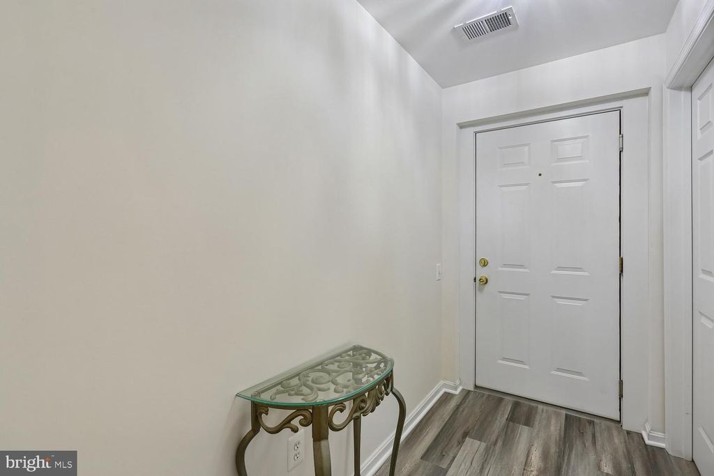 Image 19 of property listing at 18715 SPARKLING WATER DR #9-202, Germantown, MD 20874