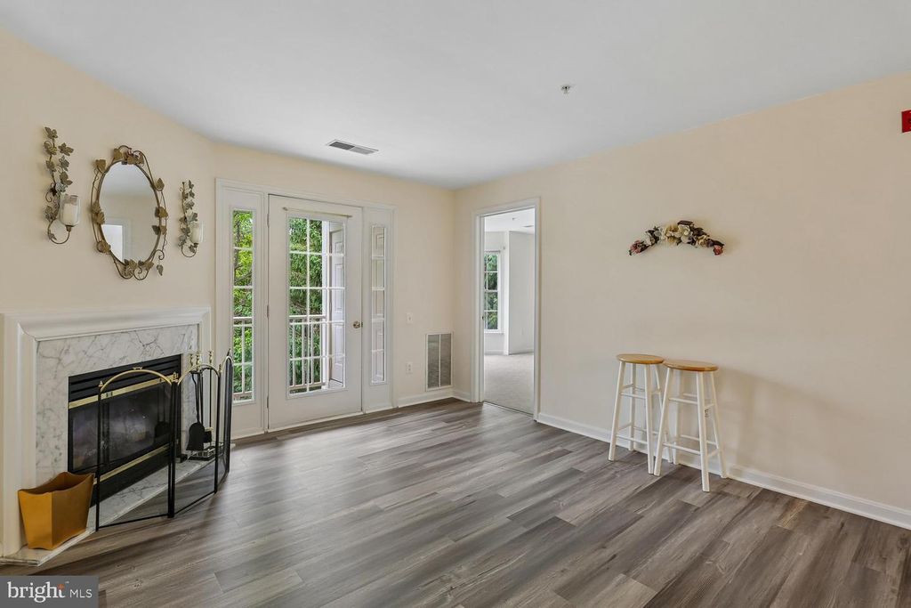 Image 22 of property listing at 18715 SPARKLING WATER DR #9-202, Germantown, MD 20874