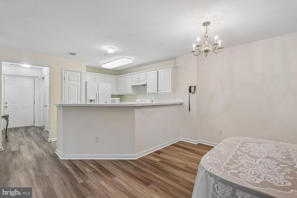 Image 27 of property listing at 18715 SPARKLING WATER DR #9-202, Germantown, MD 20874