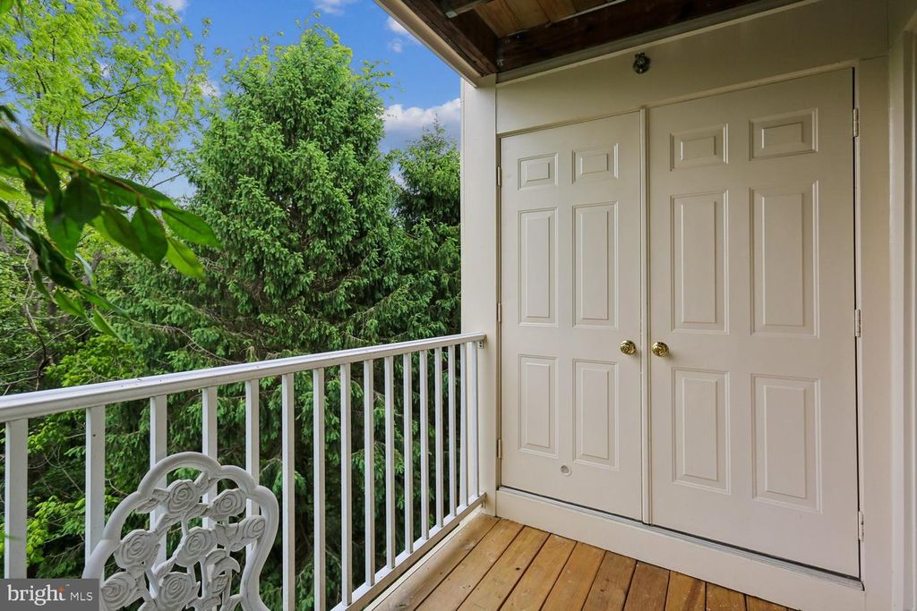 Image 31 of property listing at 18715 SPARKLING WATER DR #9-202, Germantown, MD 20874