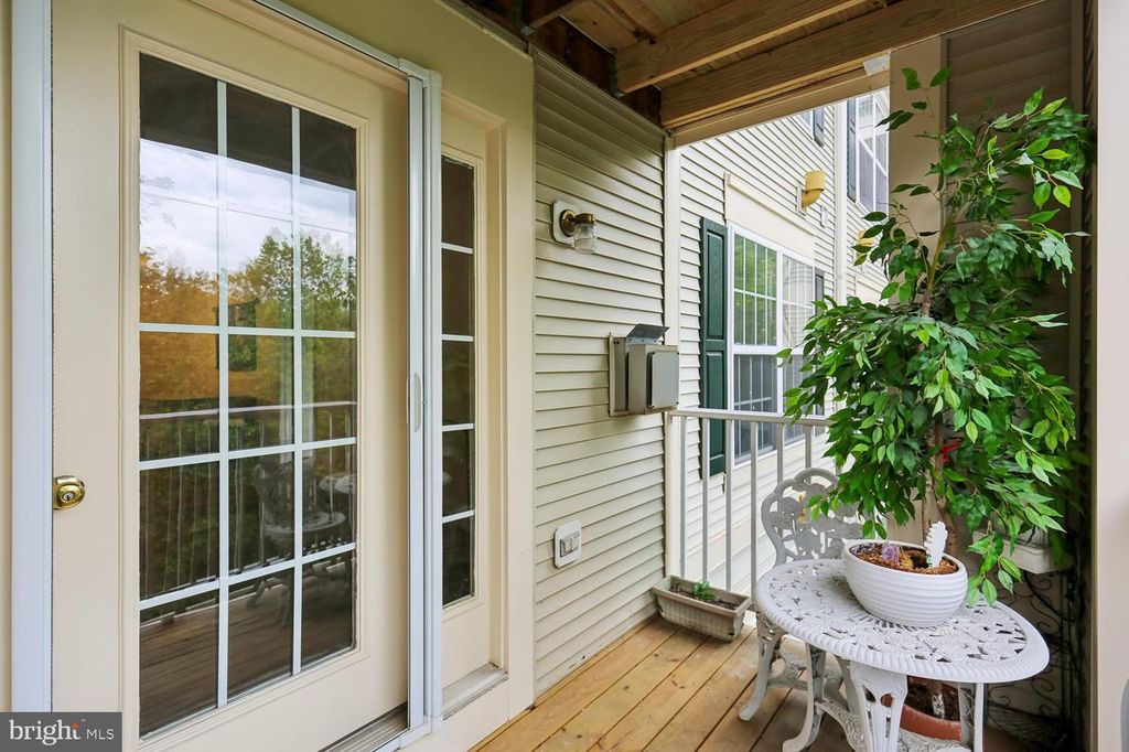 Image 32 of property listing at 18715 SPARKLING WATER DR #9-202, Germantown, MD 20874