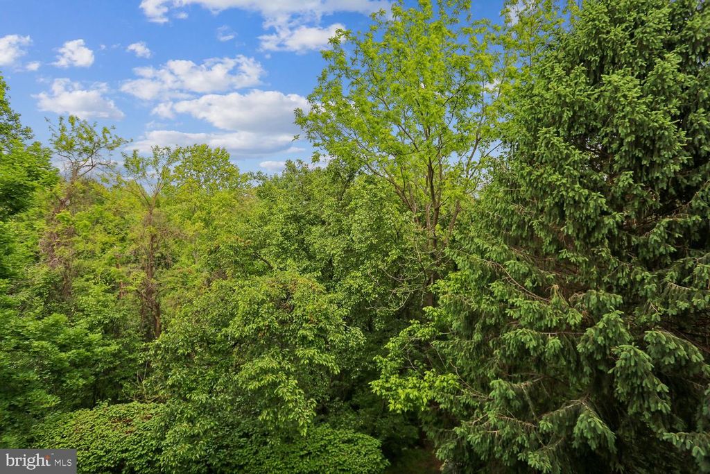 Image 33 of property listing at 18715 SPARKLING WATER DR #9-202, Germantown, MD 20874