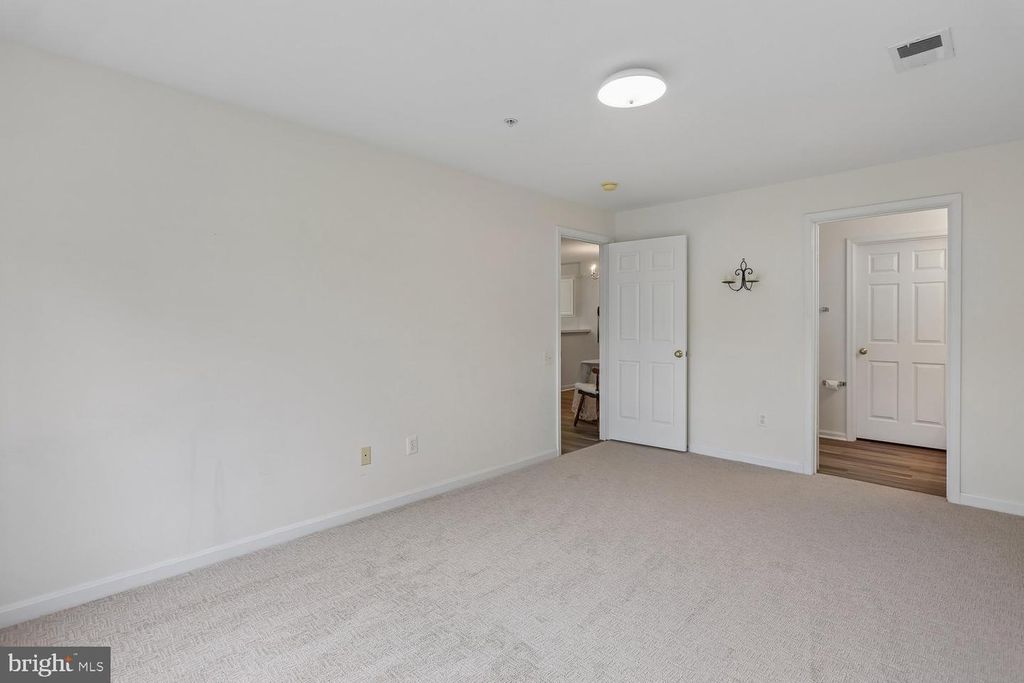 Image 35 of property listing at 18715 SPARKLING WATER DR #9-202, Germantown, MD 20874