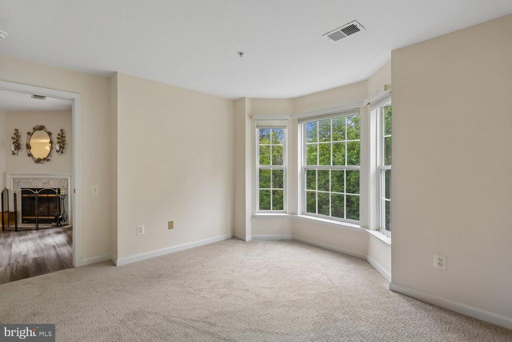 Image 39 of property listing at 18715 SPARKLING WATER DR #9-202, Germantown, MD 20874