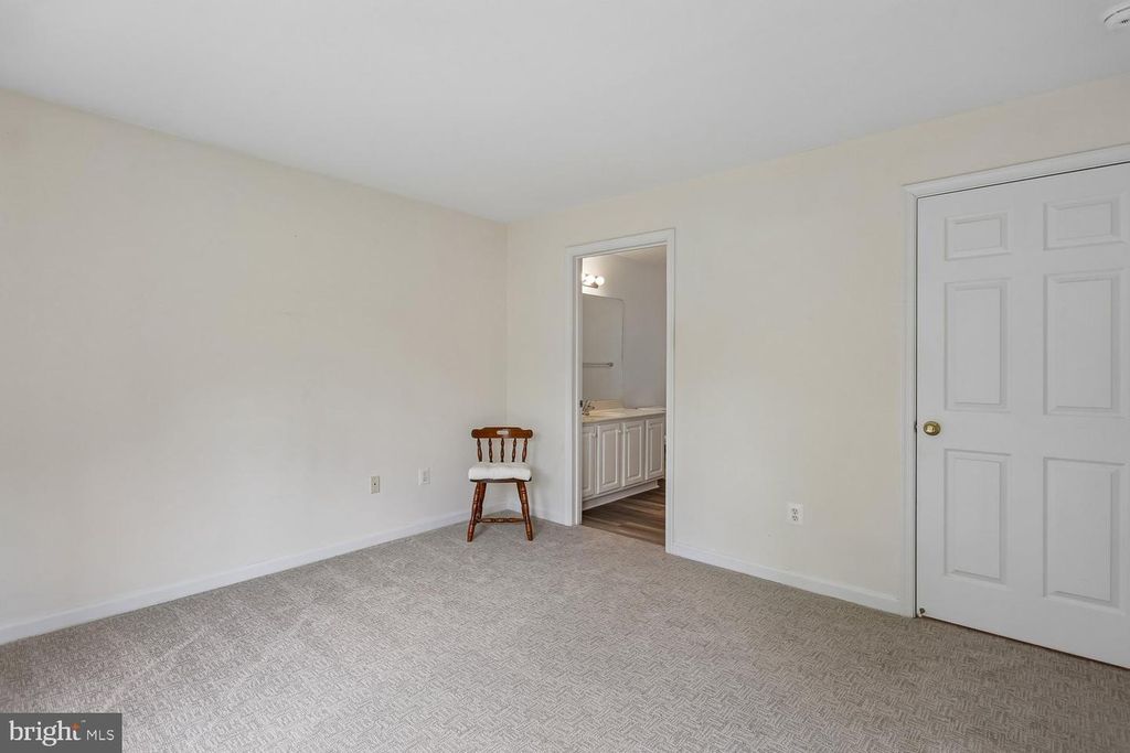 Image 41 of property listing at 18715 SPARKLING WATER DR #9-202, Germantown, MD 20874