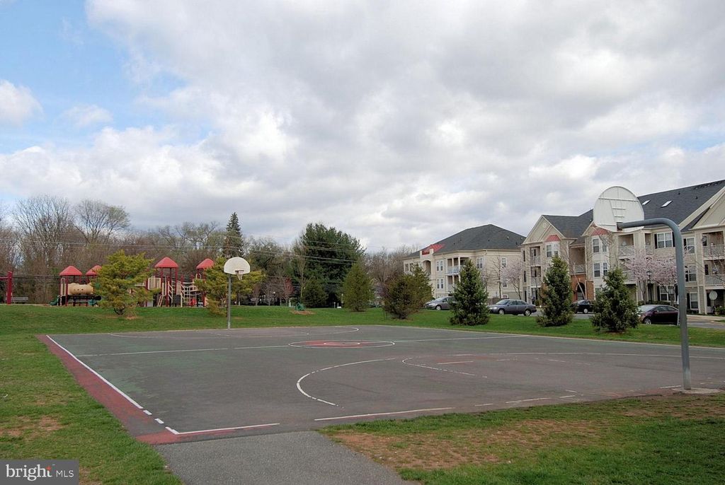Image 51 of property listing at 18715 SPARKLING WATER DR #9-202, Germantown, MD 20874