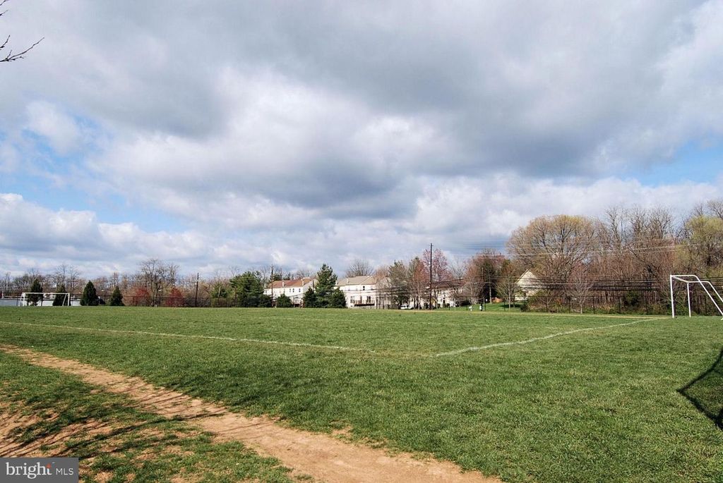 Image 52 of property listing at 18715 SPARKLING WATER DR #9-202, Germantown, MD 20874