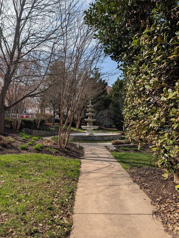 Image 7 of property listing at 18715 SPARKLING WATER DR #9-202, Germantown, MD 20874