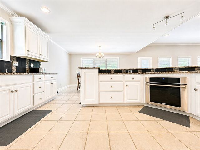 602 Castlegate Loop, Russellville, AR 72802