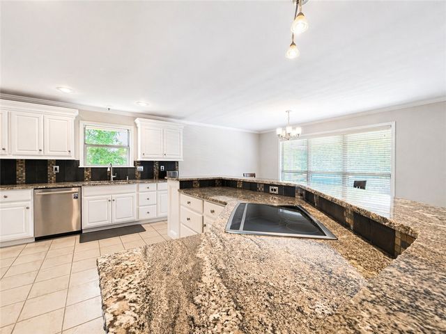 602 Castlegate Loop, Russellville, AR 72802