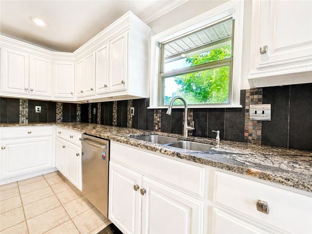 602 Castlegate Loop, Russellville, AR 72802