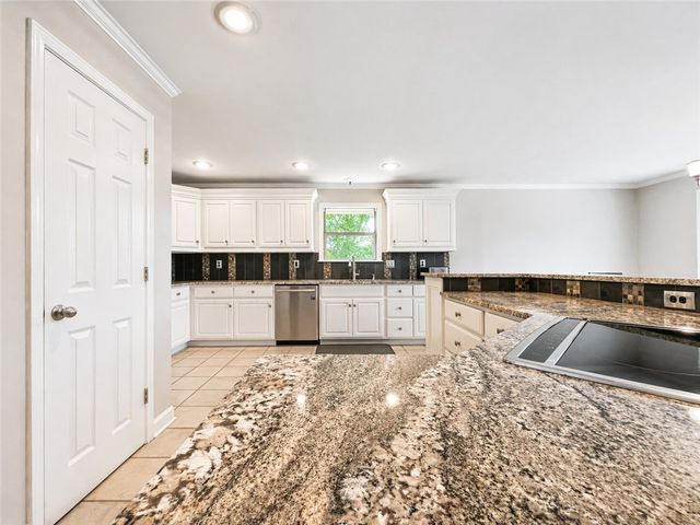 602 Castlegate Loop, Russellville, AR 72802