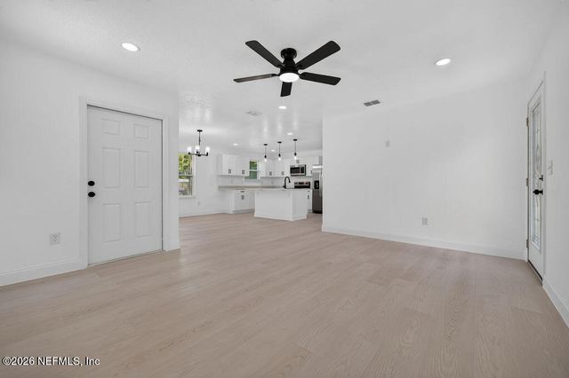 8365 SUSIE Street, Jacksonville, FL 32210