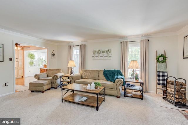 36 WALTHAM DR, Tabernacle, NJ 08088