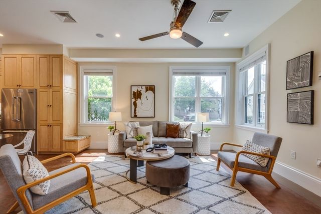 10 Boylston Pl 10, Boston, MA 02130