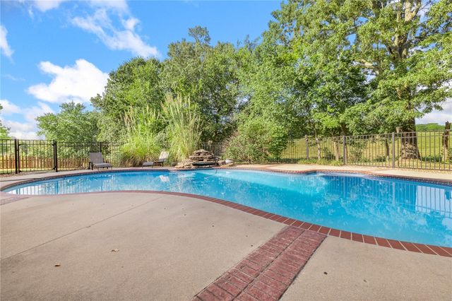 1902 Daly Drive, Harrison, AR 72601