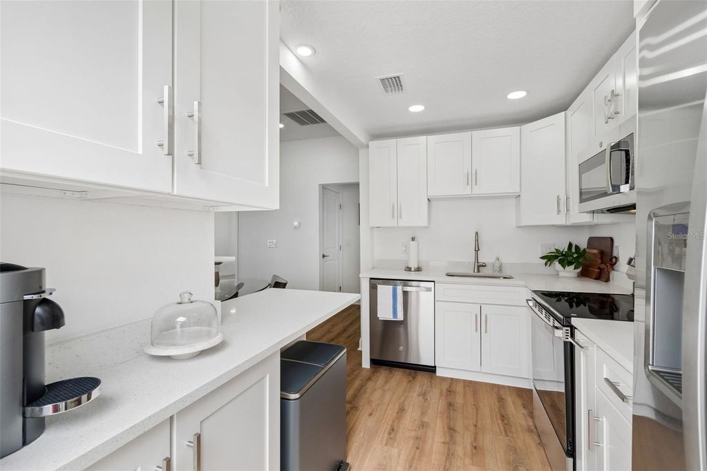 Image 15 of property listing at 2505 W NORTH B STREET, Tampa, FL 33609