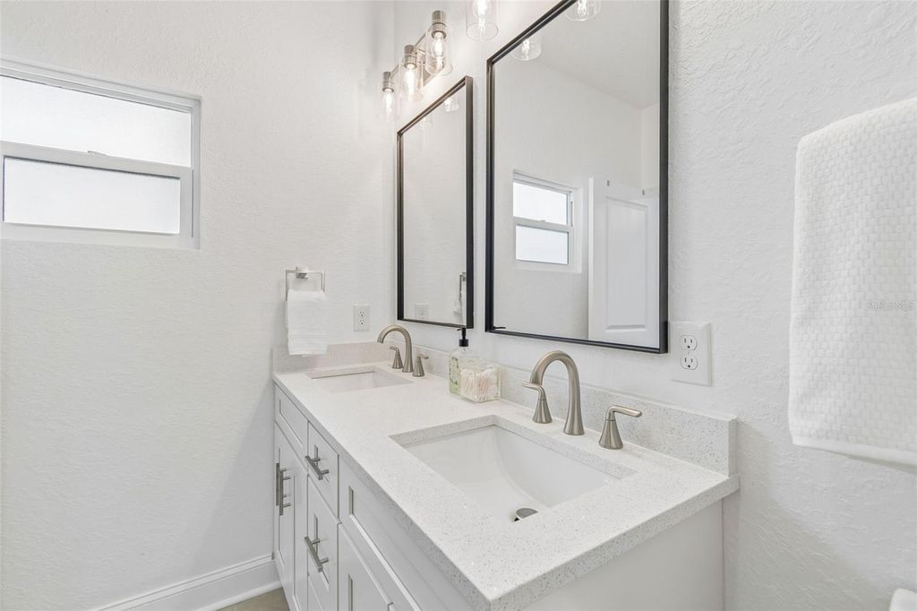 Image 19 of property listing at 2505 W NORTH B STREET, Tampa, FL 33609