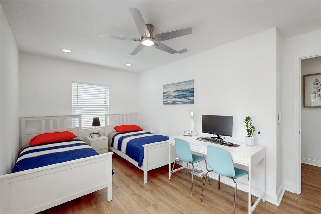 Image 21 of property listing at 2505 W NORTH B STREET, Tampa, FL 33609