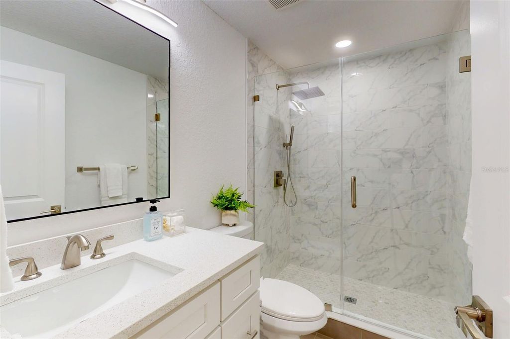 Image 23 of property listing at 2505 W NORTH B STREET, Tampa, FL 33609