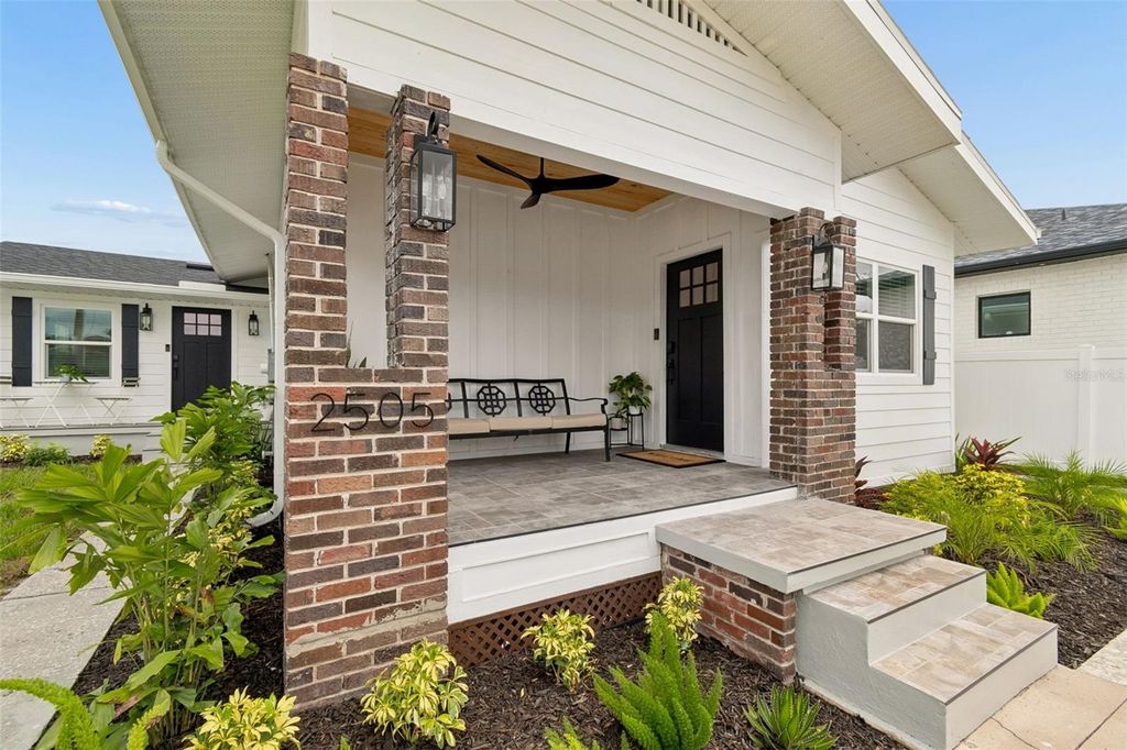 Image 4 of property listing at 2505 W NORTH B STREET, Tampa, FL 33609