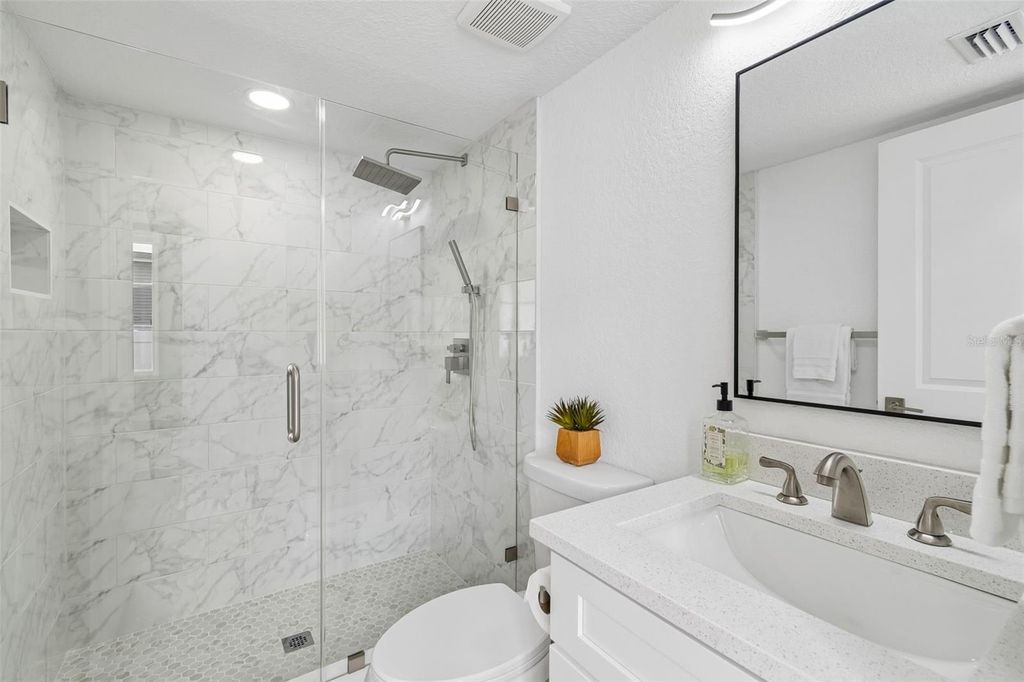 Image 35 of property listing at 2505 W NORTH B STREET, Tampa, FL 33609