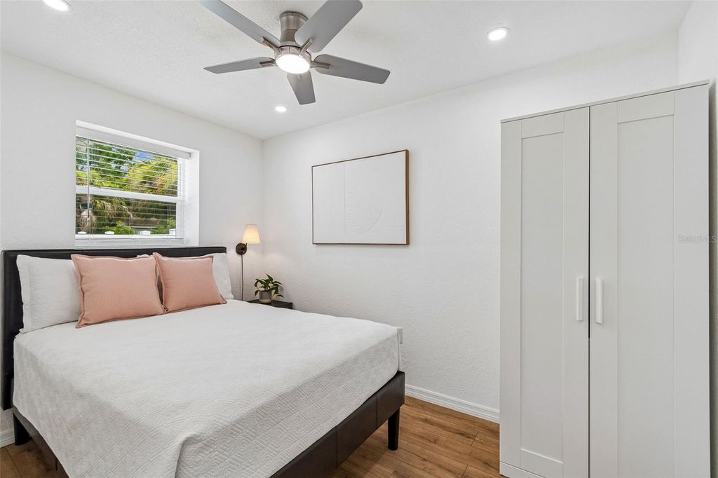 Image 36 of property listing at 2505 W NORTH B STREET, Tampa, FL 33609