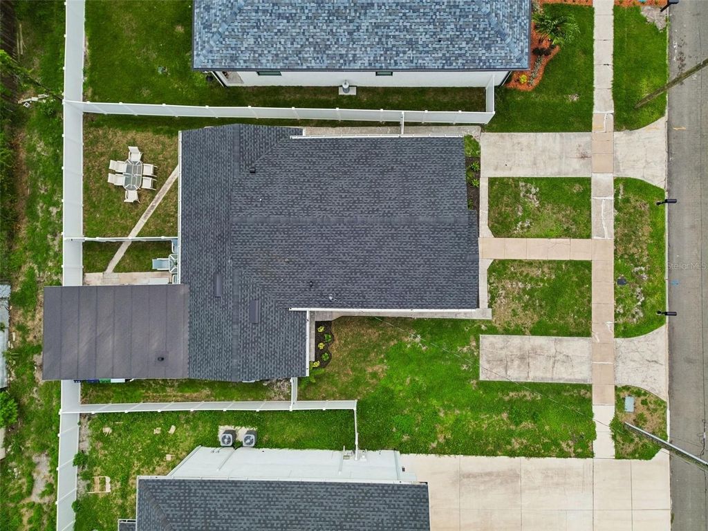 Image 40 of property listing at 2505 W NORTH B STREET, Tampa, FL 33609