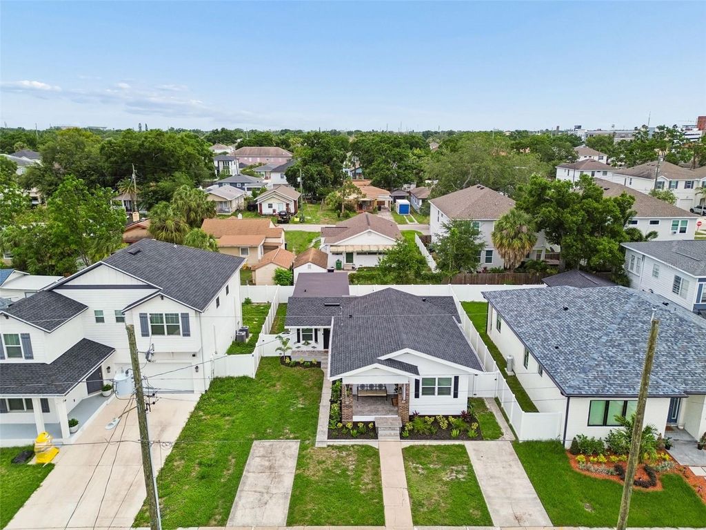Image 42 of property listing at 2505 W NORTH B STREET, Tampa, FL 33609
