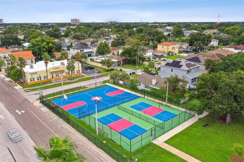 Image 48 of property listing at 2505 W NORTH B STREET, Tampa, FL 33609