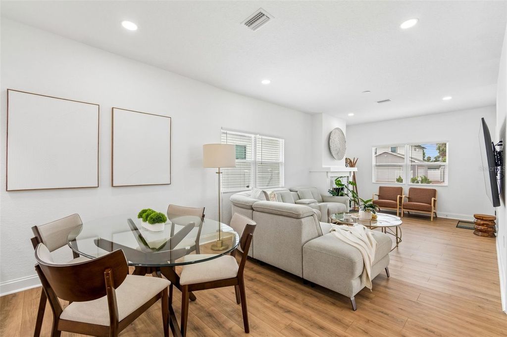 Image 10 of property listing at 2505 W NORTH B STREET, Tampa, FL 33609