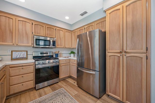 11 Venezia Ct, Sacramento, CA 95831