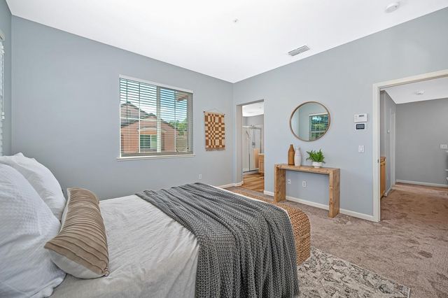 11 Venezia Ct, Sacramento, CA 95831