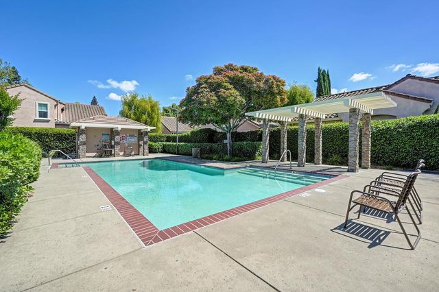 11 Venezia Ct, Sacramento, CA 95831