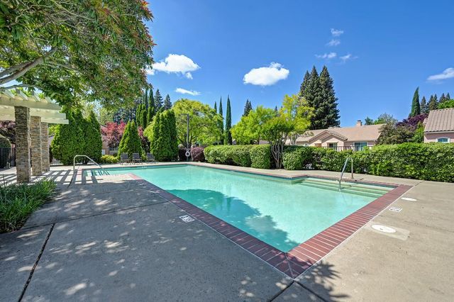 11 Venezia Ct, Sacramento, CA 95831