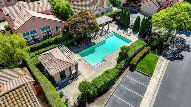 11 Venezia Ct, Sacramento, CA 95831