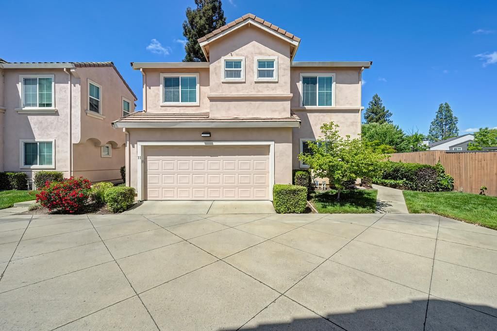 11 Venezia Ct, Sacramento, CA 95831