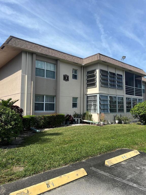 504 Davis Road 95, Palm Springs, FL 33461