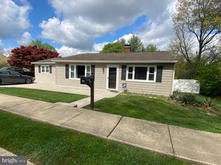 192 VALLEY RD, Warminster, PA 18974