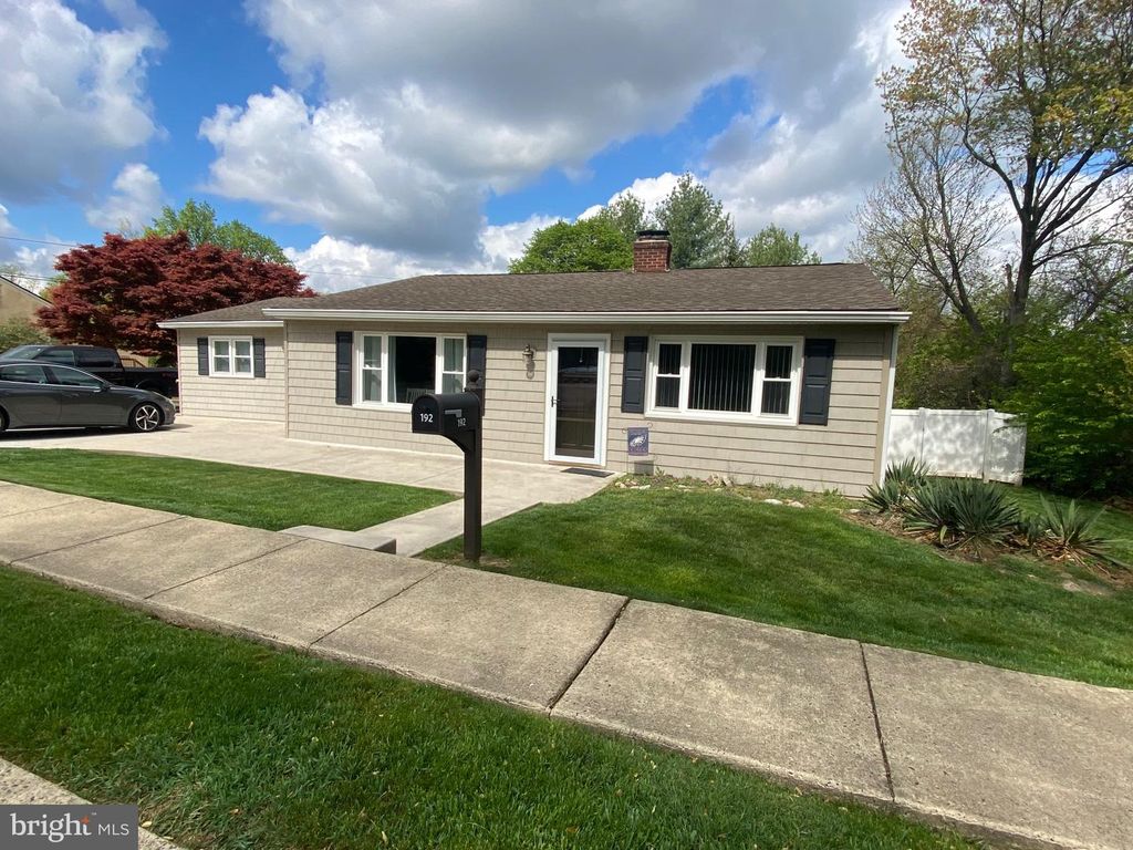 192 VALLEY RD, Warminster, PA 18974