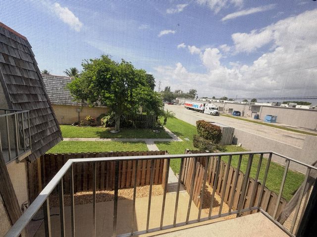 37 LAKE ARBOR Drive, Palm Springs, FL 33461