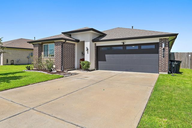 407 Turtle Oak Lane, Baytown, TX 77523