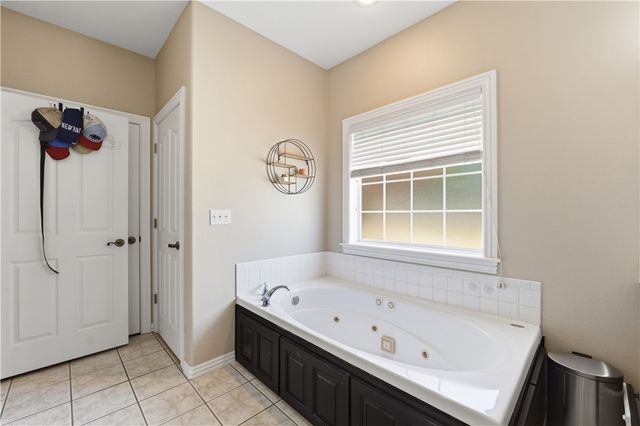 320 Lee Ann Way, Prairie Grove, AR 72753